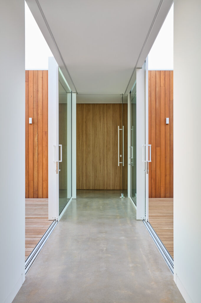 Infinity Views-Bicton-Superseed Architecture-524B Infinity Views-Bicton-Superseed Architecture-524B-Light Hallway Glass