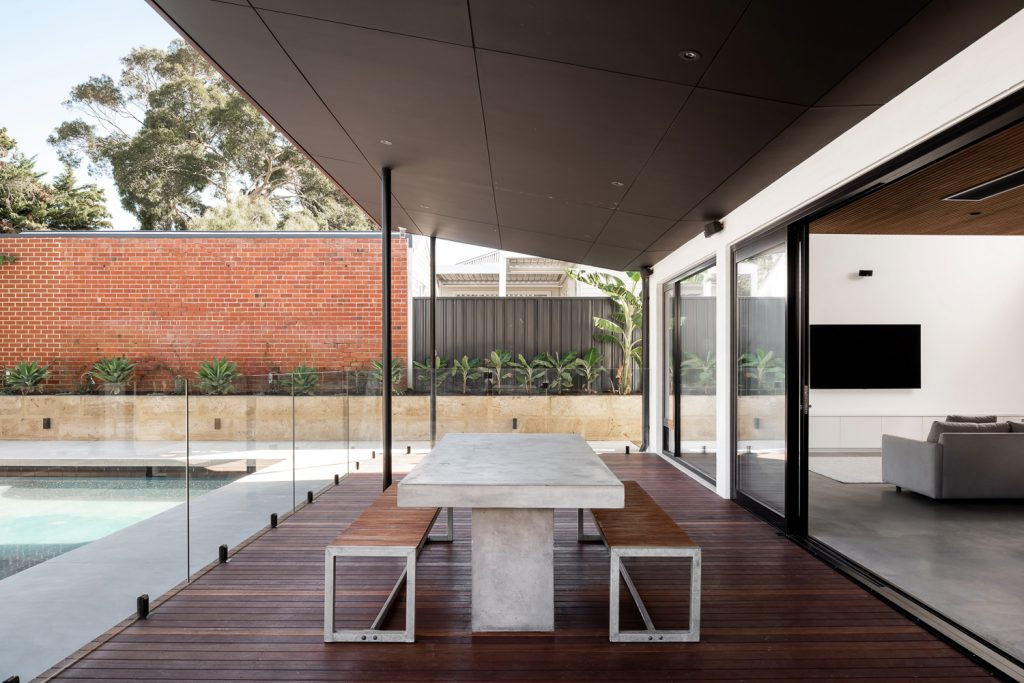 Muniz Residence-Floreat-Superseed Architecture-53 Muniz Residence-Floreat-Superseed Architecture-53-Timber Deck Black Ceiling