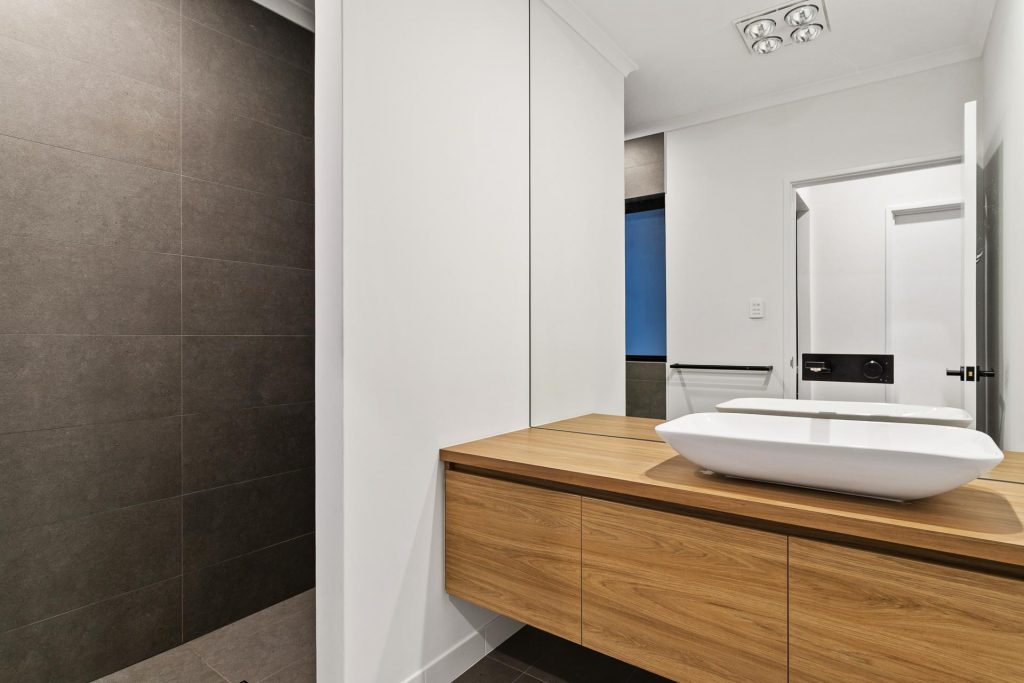 Teh Residence-Rossmoyne-Superseed Architecture-29 Teh Residence-Rossmoyne-Superseed Architecture-29-Modern Bathroom