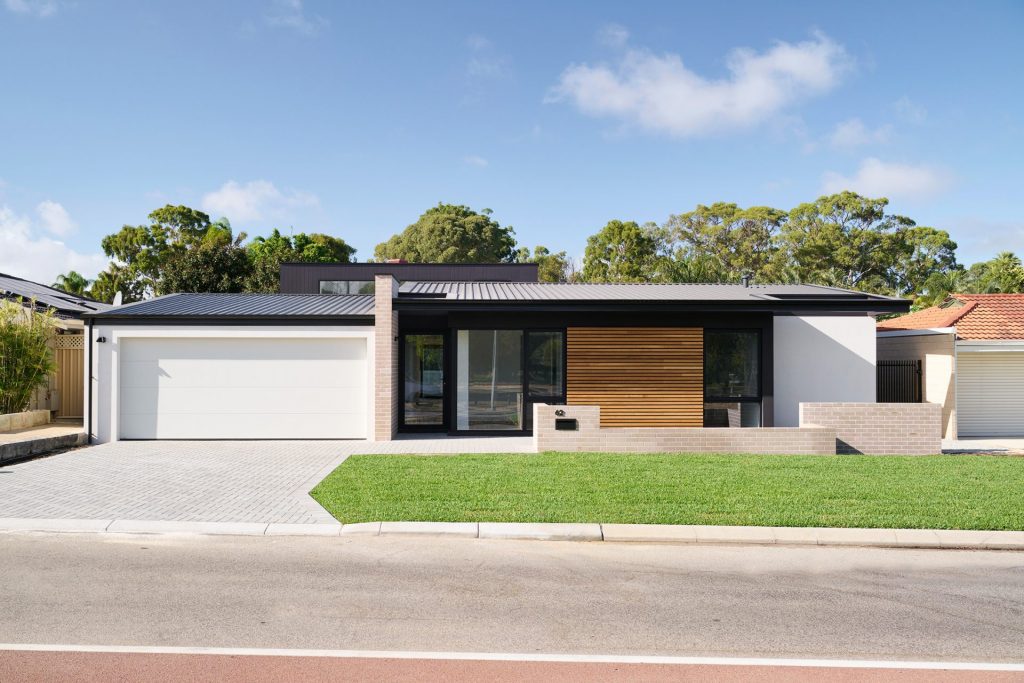 Thomason Residence-Carine-Superseed Architecture-01-Front elevation