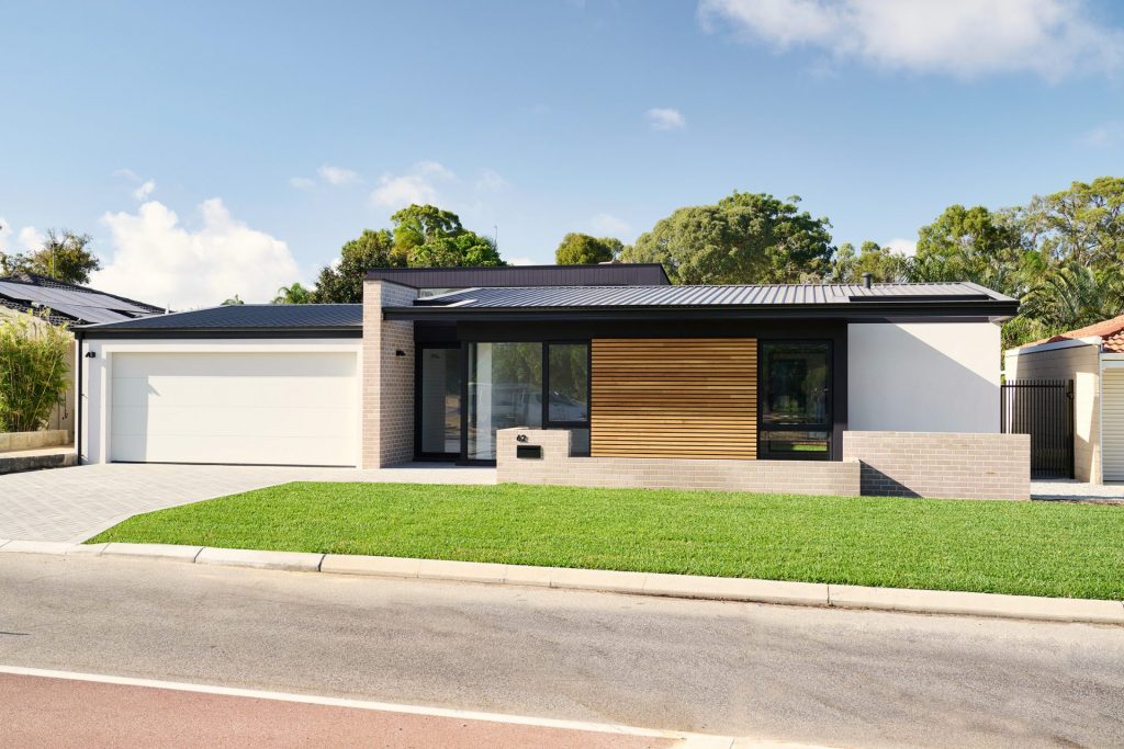 Thomason Residence-Carine-Superseed Architecture-02 Thomason Residence-Carine-Superseed Architecture-02-Austral Simmental Silver Brick Elevation