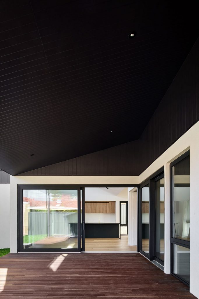 Thomason Residence-Carine-Superseed Architecture-05 Thomason Residence-Carine-Superseed Architecture-05-Raking black alfresco