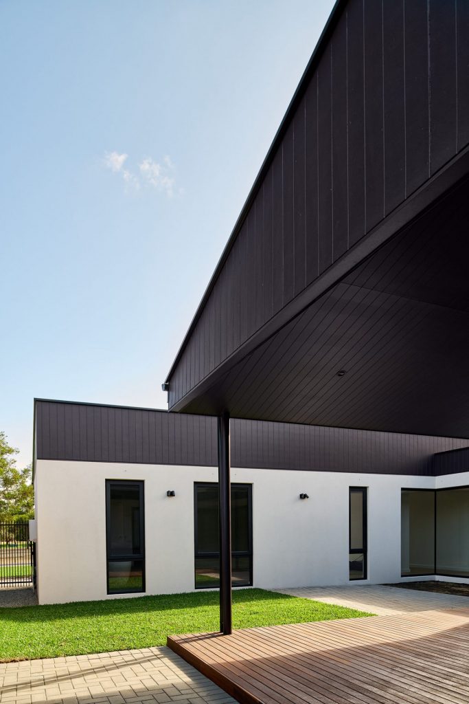 Thomason Residence-Carine-Superseed Architecture-06 Thomason Residence-Carine-Superseed Architecture-06-Modern house james hardie black cladding